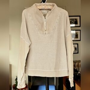 THE GREAT. The Trail Half Zip Pullover Sweatshirt in Fawn